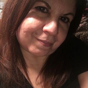 Meet your Posher, Debora